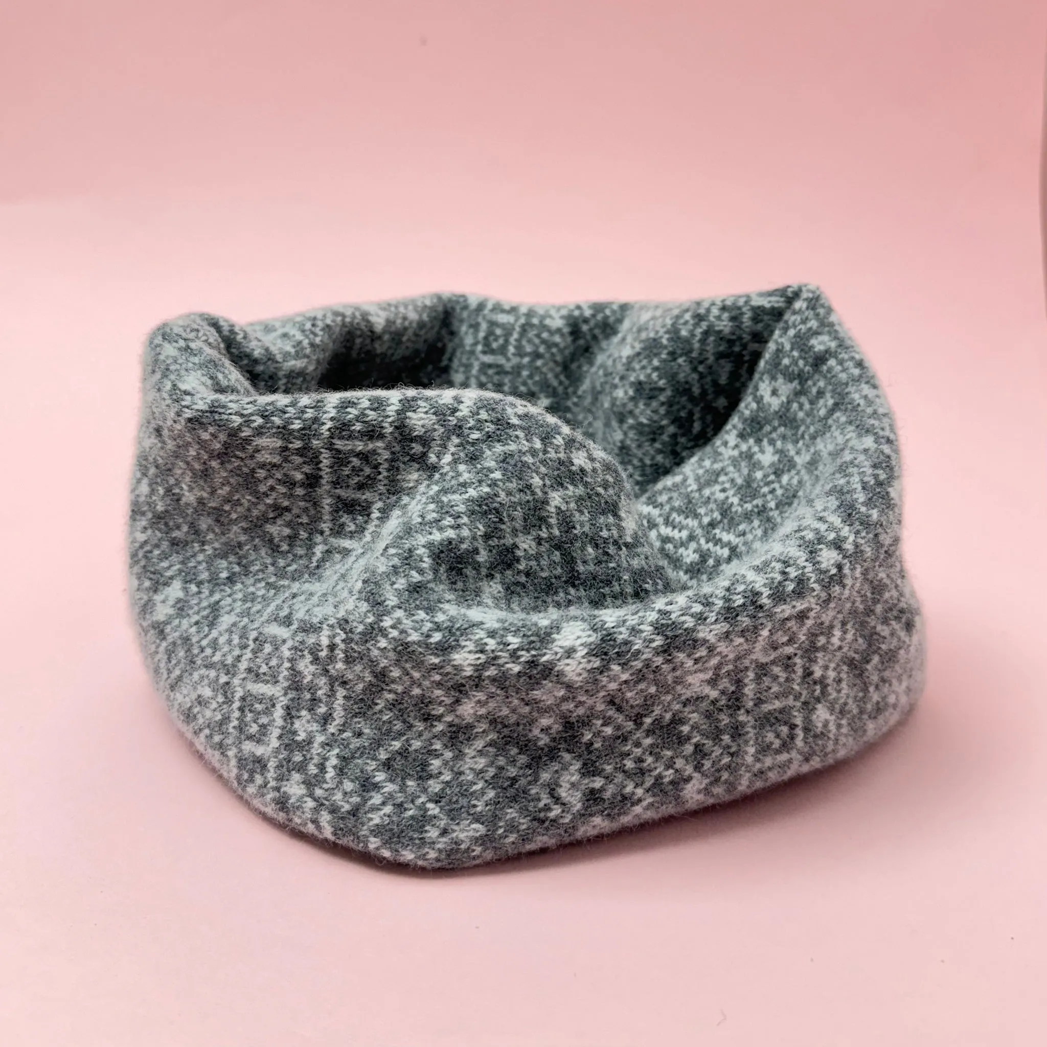 Fair Isle Snood. Pale grey and white.