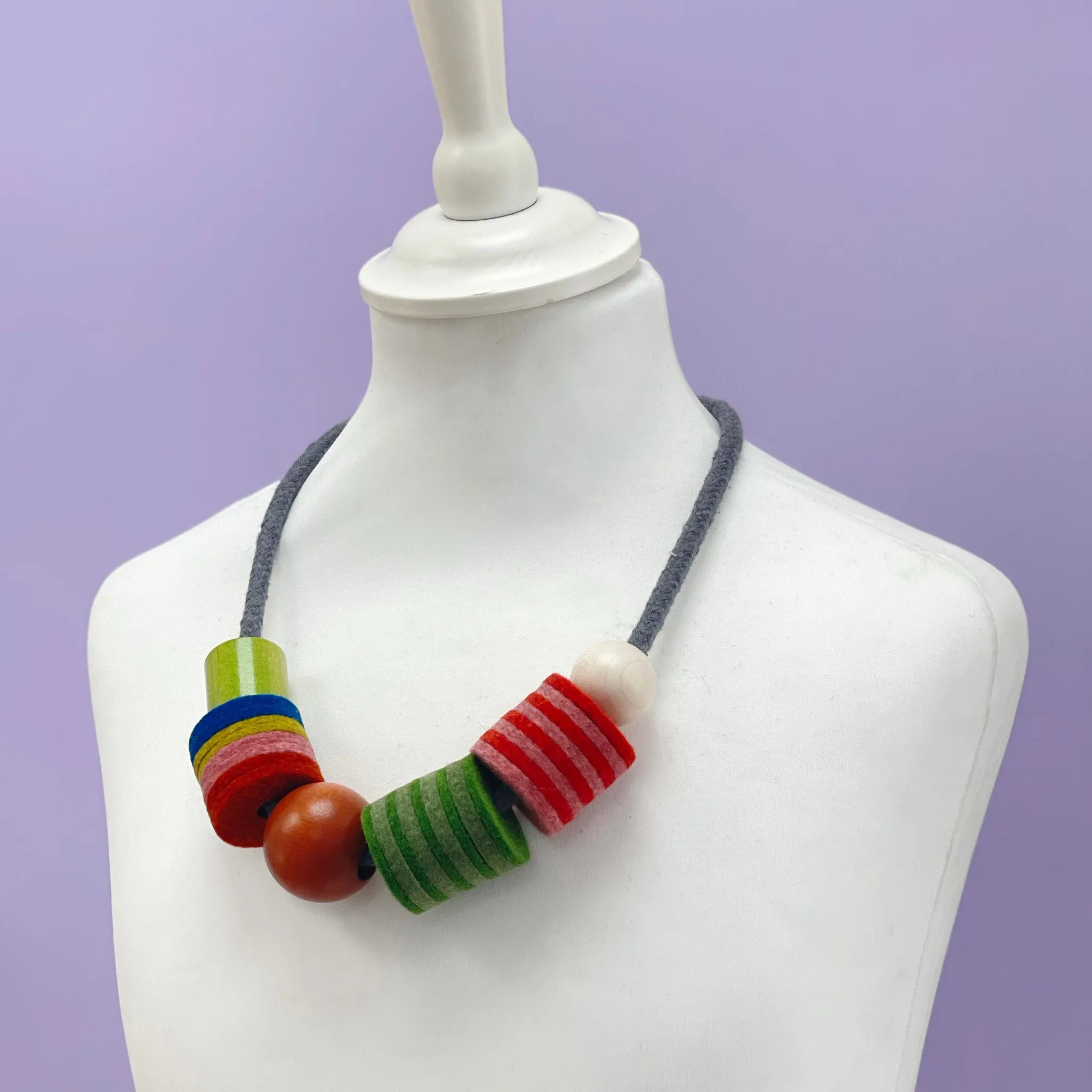 Felt bead necklace - red