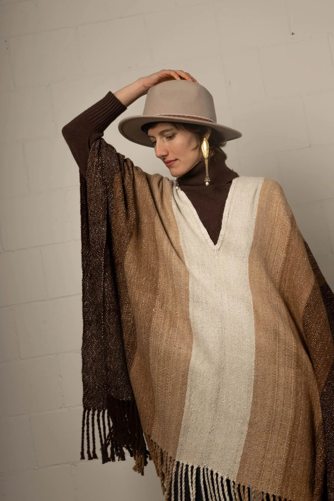 Handwoven Poncho - Proyecto Origenes